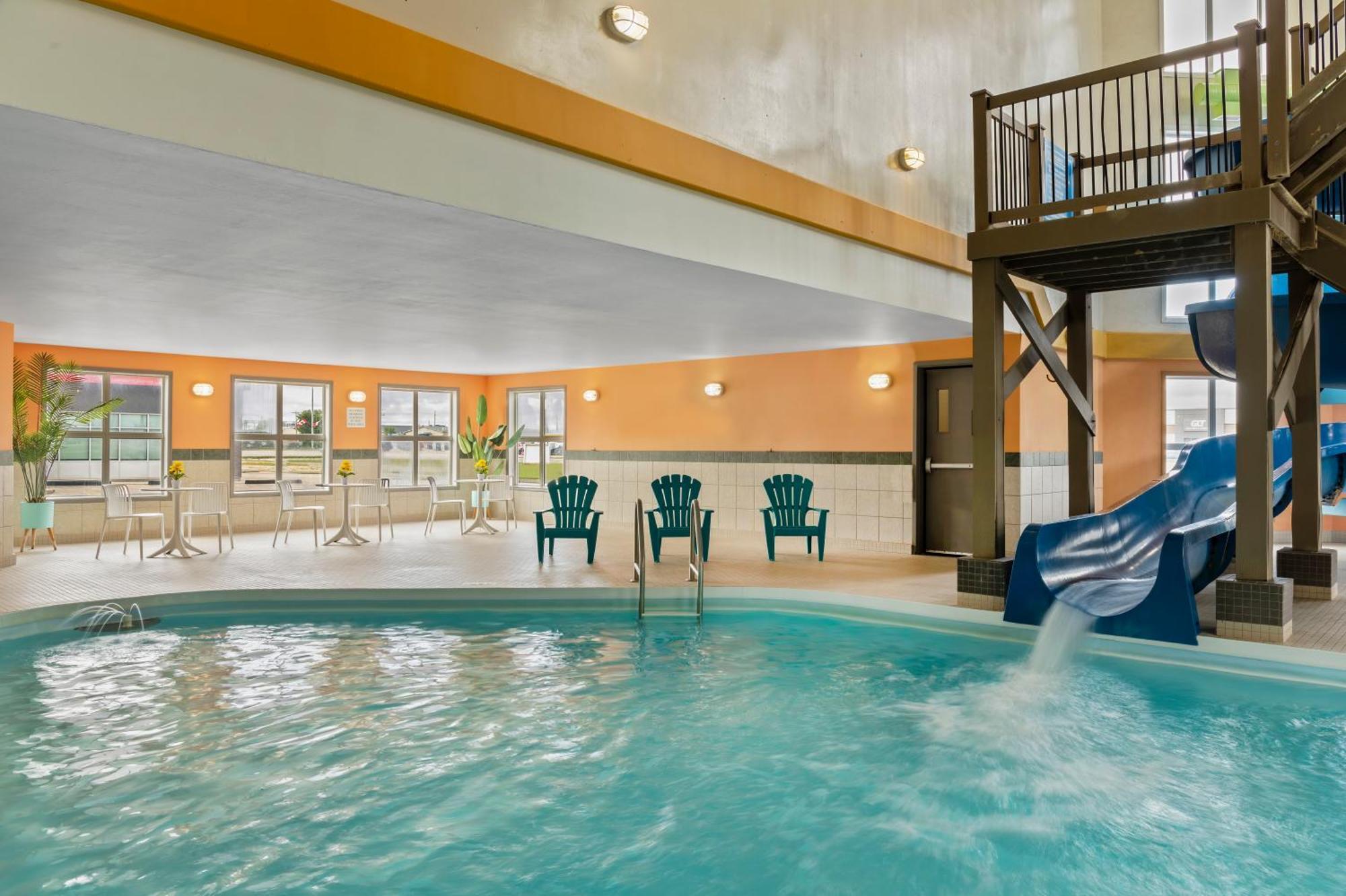 Days Inn By Wyndham Steinbach Εξωτερικό φωτογραφία